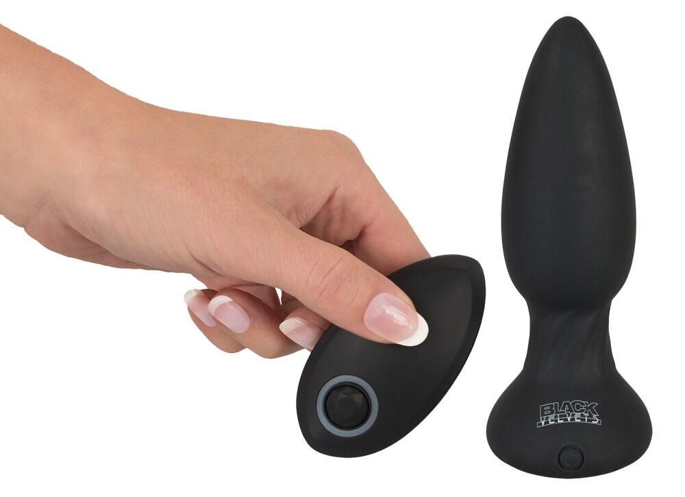 Remote controlled vibrating plug